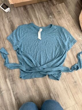 lululemon athletica Teal Blue Short Sleeve Tie-Front Crop Top